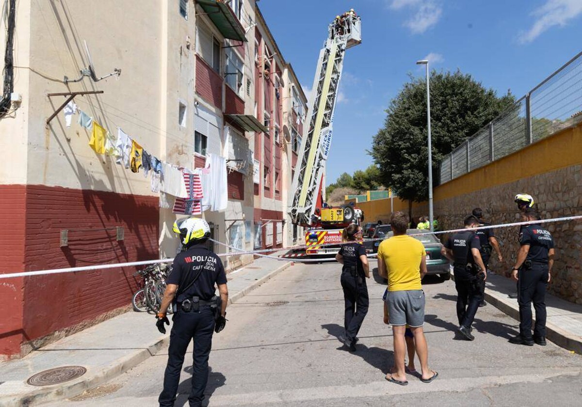 Los Bomberos Rescatan A Seis Personas De Un Incendio En Cartagena | La ...